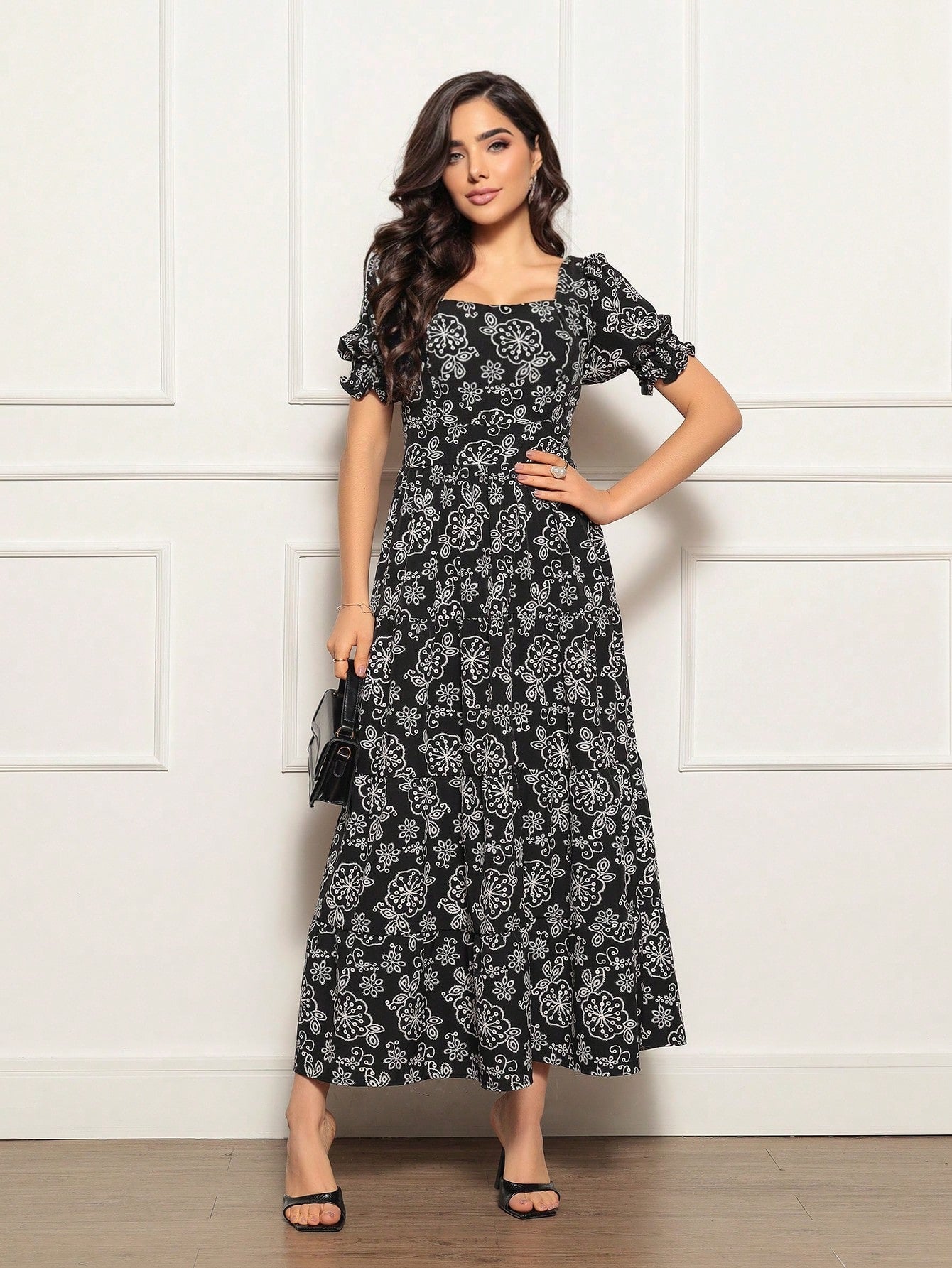 Long printed dress with sleeves