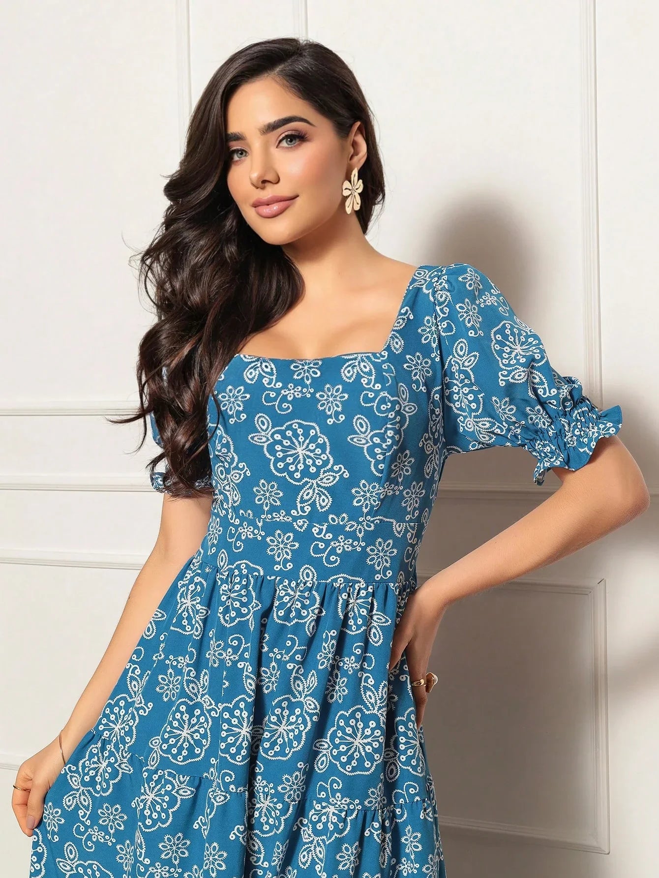 Long printed dress with sleeves
