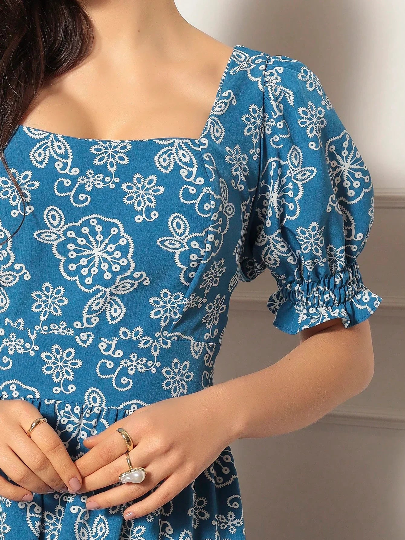 Long printed dress with sleeves